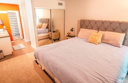 Downtown Apartamento | Cozy Priv. 2BR-2BTH Cls to LA Attractions