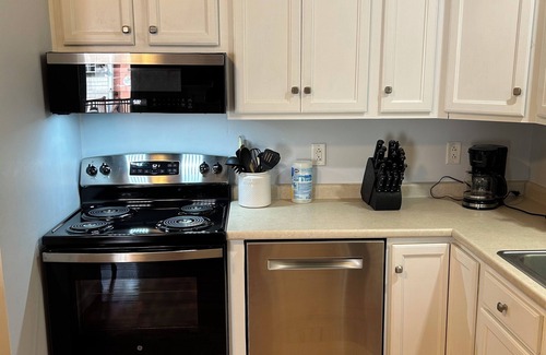 Ogunquit - Wells Cabaña | ACOGEDOR, PRIVADO 2/1 Cottage W / PISCINA / TINA CALIENTE / GIMNASIO / PISTA DE TENIS / SALA DE JUEGOS, CERCA DE LA PLAYA!