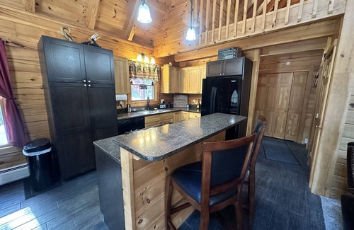 Harrison Cabina | Cozy Private Cabin in Harrison Located Near Lakes, Mountains and Adventure