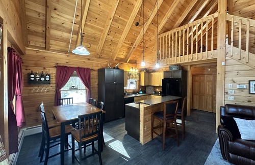 Harrison Cabina | Cozy Private Cabin in Harrison Located Near Lakes, Mountains and Adventure
