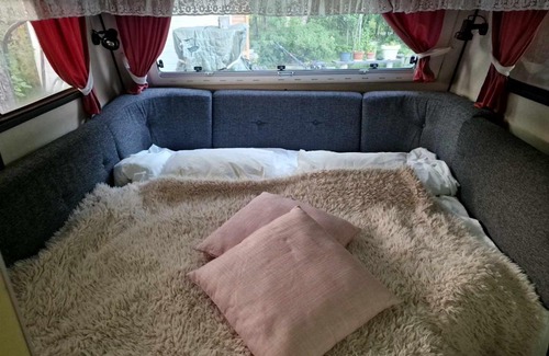 Lulea Casa | Cozy private caravan on our lawn