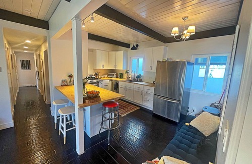 Corona del Mar Cabaña | Cozy, private & charming 3bd/2ba cottage in a magical little village by the Sea