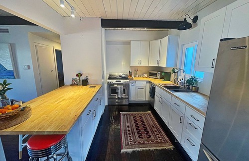 Corona del Mar Cabaña | Cozy, private & charming 3bd/2ba cottage in a magical little village by the Sea