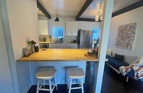 Corona del Mar Cabaña | Cozy, private & charming 3bd/2ba cottage in a magical little village by the Sea