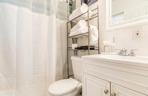 Fairvilla Casa | Cozy Private Entry Apt with a Full-Size Kitchen