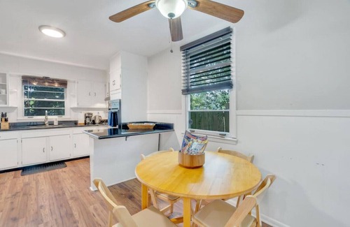 Faubourg Delassize Casa | Cozy, Private Guesthouse | 1 block to Streetcar