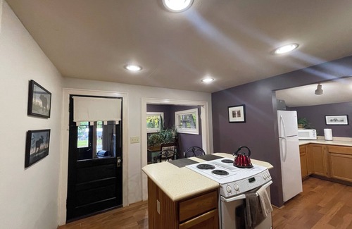 Warrensburg Casa | Cozy Private home