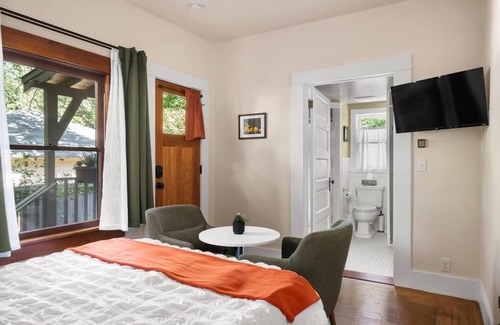 Chico Casa | | Cozy + Private | Near Enloe |