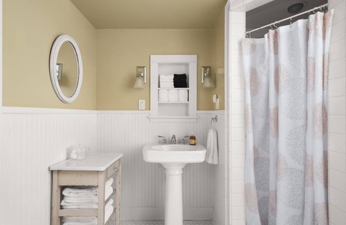 Chico Casa | | Cozy + Private | Near Enloe |