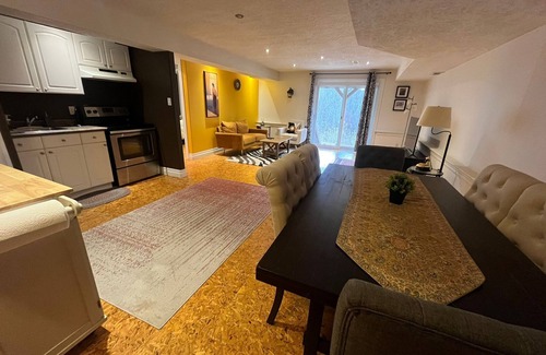 Waterloo Casa | Cozy Private One-Bedroom Walkout Basement