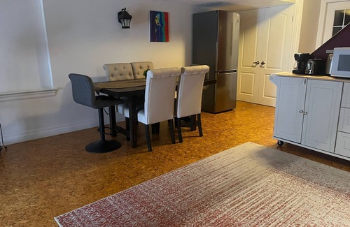 Waterloo Casa | Cozy Private One-Bedroom Walkout Basement