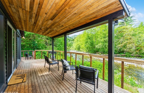 Lime Kiln Cabina | Cozy Private Riverfront Cabin w/NEW hot tub, pet-friendly, minutes from hiking