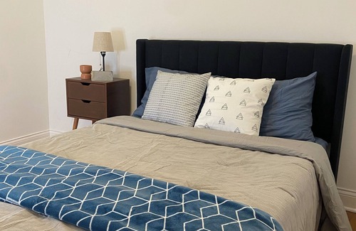 Back of the Yards Apartamento | Cozy Private Room in an Apartment in welcoming Chicago