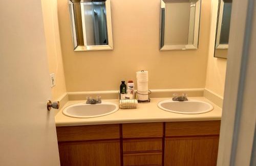 Southeast Edmonton Casa | Cozy private room in Edmonton