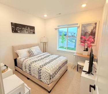Bonney Lake Casa | Cozy Private Room, Room 1, Near Seattle and Mt Rainier, Quiet and Comfy Stay