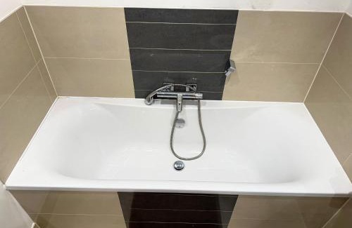 Colchester Casa | Cozy Private Room with Free Wi-Fi
