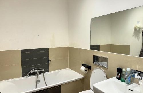 Colchester Casa | Cozy Private Room with Free Wi-Fi