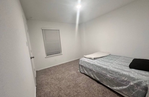 Katy Casa | Cozy Private Room with Private Bathroom in Charming Katy