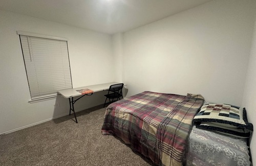 Katy Casa | Cozy Private Room with Private Bathroom in Charming Katy