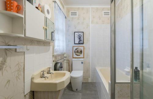 Carramar Casa | Cozy Private Single Room in Carramar - Nearby Station & Shops - Shared Bathroom