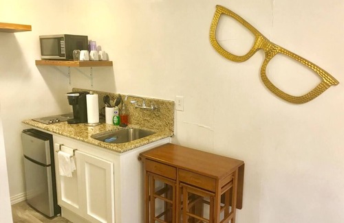 Lower Greenville Casa | Cozy Private Studio - near SMU w Private Parking