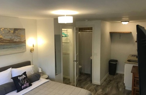 Lower Greenville Casa | Cozy Private Studio - near SMU w Private Parking