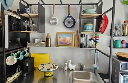 Guilford Apartamento | Cozy Private Studio with WiFi, Balcony, Kitchenette in Charming Guilford