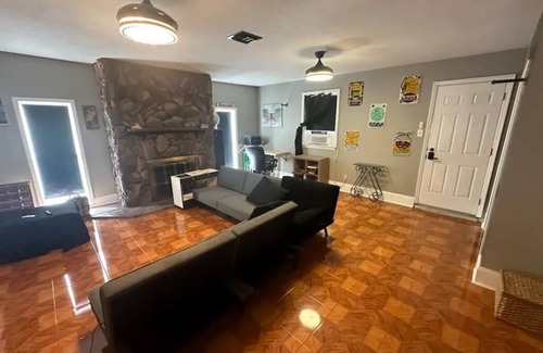 Kenner - Louis Armstrong International Airport Casa | Cozy private suit inside a home in awesome Kenner with AC, WiFi