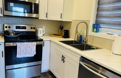 Southwest Edmonton Casa | Enjoy privacy & value - Few minutes from 20+ top sight attractions in Edmonton