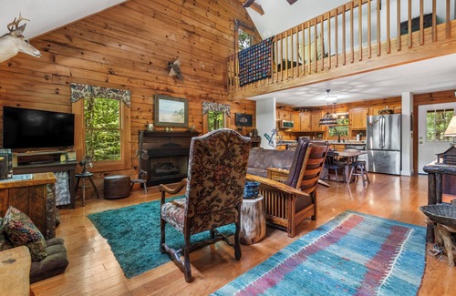 Otto Cabina | Cozy, private, tranquil mountain getaway in Otto NC near babbling creek.
