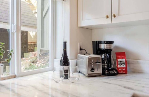 West Woodland Apartamento | Cozy Private Urban Oasis: The Ballard Bungalow!