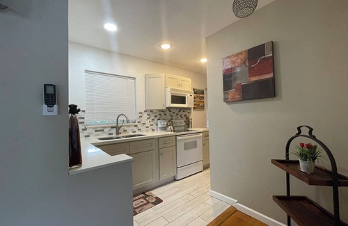 Riverside Park Apartamento | Céntrico. Limpio y tranquilo con patio privado.