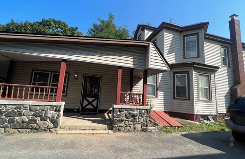Rotterdam Casa | Cozy, Private1-bedroom in charming Schenectady with Private Bathroom