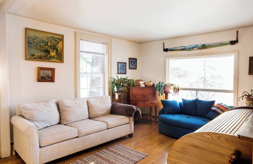 Godmanchester Otro | Cozy Quebec Farmhouse Retreat — Firepit, Meadow Views & Starry Nights