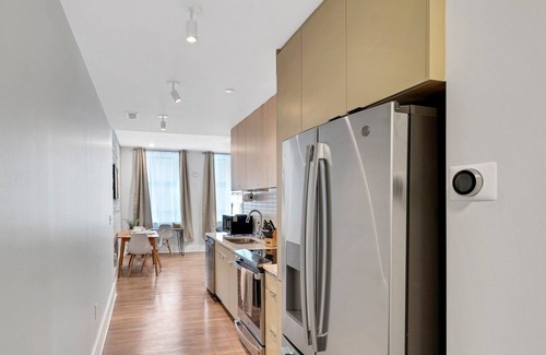 Central Business District Condominio | Cozy Queen Loft In The Heart Of Downtown Cincinnati 1 Bedroom Condo by Redawning