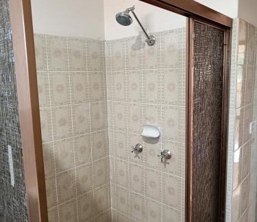 Merrylands Casa | Cozy Queen Room in Spacious Merrylands Home - M4