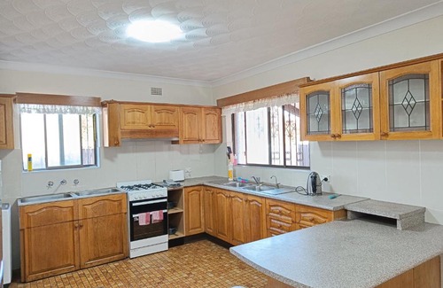 Merrylands Casa | Cozy Queen Room in Spacious Merrylands Home - M7