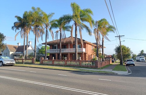 Merrylands Casa | Cozy Queen Room in Spacious Merrylands Home - M7