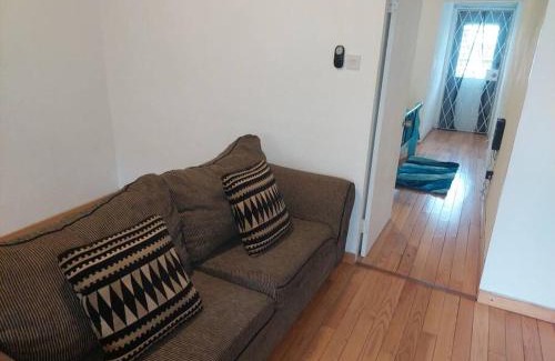 Blue Waters Apartamento | Cozy, quiet 1 bedroom 2A near Beach near US Embassy
