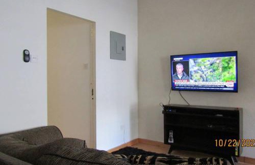 Blue Waters Apartamento | Cozy, quiet 1 bedroom 2A near Beach near US Embassy