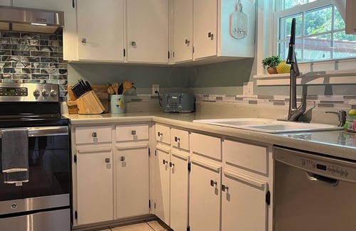 Dothan Casa | Cozy, Quiet 3 Bed 2 Bath Home with Private Pool!