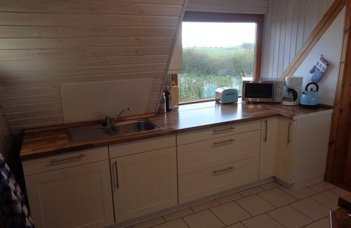 Pommerby Apartamento | Apartamento acogedor y tranquilo con entrada independiente al mar Báltico. WiFi