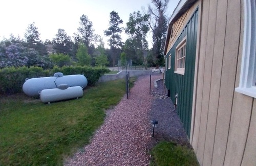 Canyon Ferry Cabaña | Cozy quiet cottage across the road from Kim's Marina.