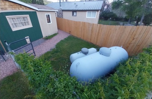 Canyon Ferry Cabaña | Cozy quiet cottage across the road from Kim's Marina.