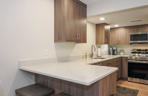 Sandy Casa | Cozy, Quiet East Bench Basement Apartment