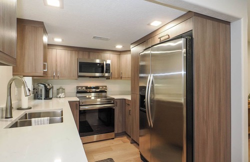 Sandy Casa | Cozy, Quiet East Bench Basement Apartment
