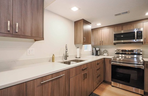 Sandy Casa | Cozy, Quiet East Bench Basement Apartment
