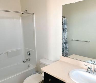 Newark Apartamento | Cozy & Quiet Fully Equipped Newark Escape with Free WiFi, AC, and Easy Parking