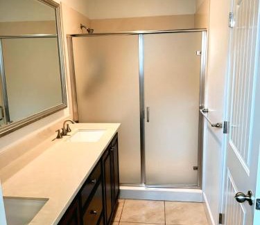 Newark Apartamento | Cozy & Quiet Fully Equipped Newark Escape with Free WiFi, AC, and Easy Parking