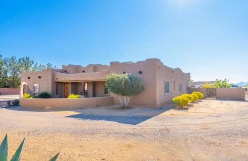 Desert Hills Casa | Cozy quiet home BBQ Pool Outdoor entertaining